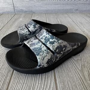 Oofos Ooahh Womens Size 7 Black Beach Walking Outdoor Recovery Slide Sandals